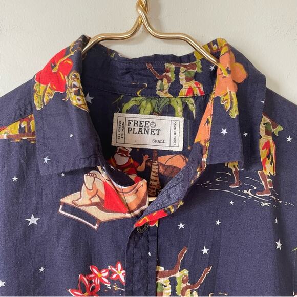 Free Planet Hawaiian Santa Short Sleeve Shirt S Christmas Vacation - Picture 7 of 8